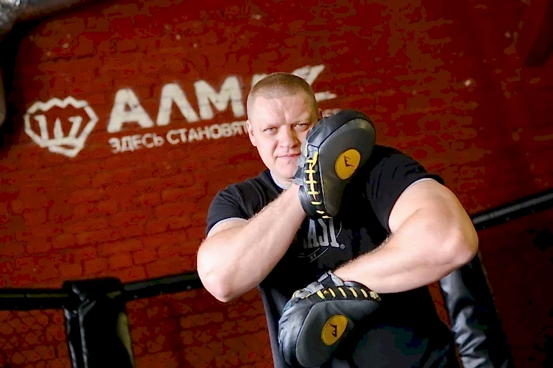 Тренер по боксу Виталий Дубовец - мастер спорта.